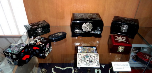 Fragments of the exhibition "The Mystery of Nacre" in the Zoological Museum (2013) Fragments of the exhibition "The Mystery of Nacre" in the Zoological Museum (2013)